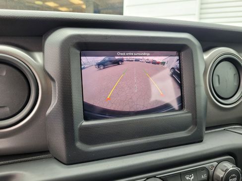 Used 2023 Jeep Wrangler Sport AWD/4WD image 16