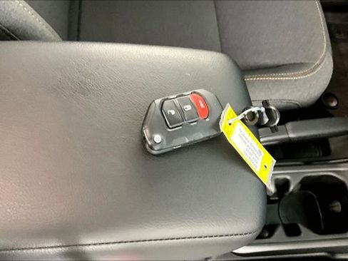 Used 2025 Jeep Wrangler Sport image 34