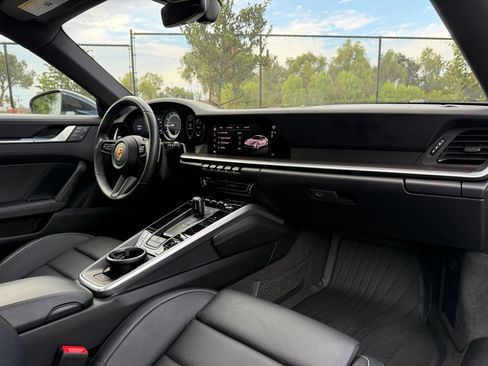 Used 2024 Porsche 911 Carrera RWD image 27