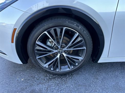 Used 2023 Toyota Prius XLE image 2