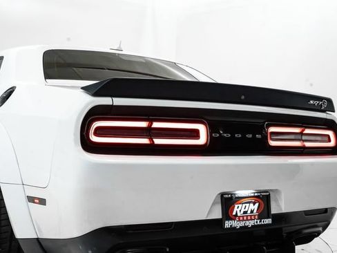 Used 2018 Dodge Challenger SRT Hellcat RWD image 11