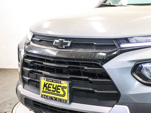 Used 2023 Chevrolet TrailBlazer LT w/ LPO, Blackout Package FWD image 8