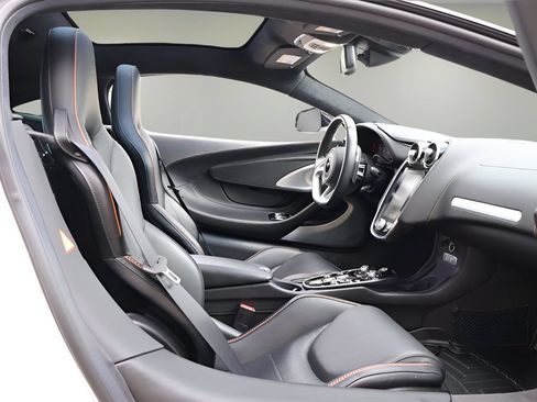 Used 2023 McLaren GT RWD image 14