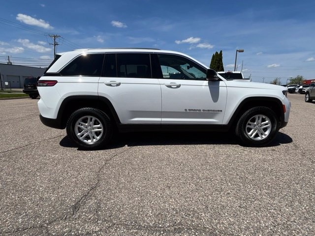 Used 2023 Jeep Grand Cherokee Laredo AWD/4WD image 6