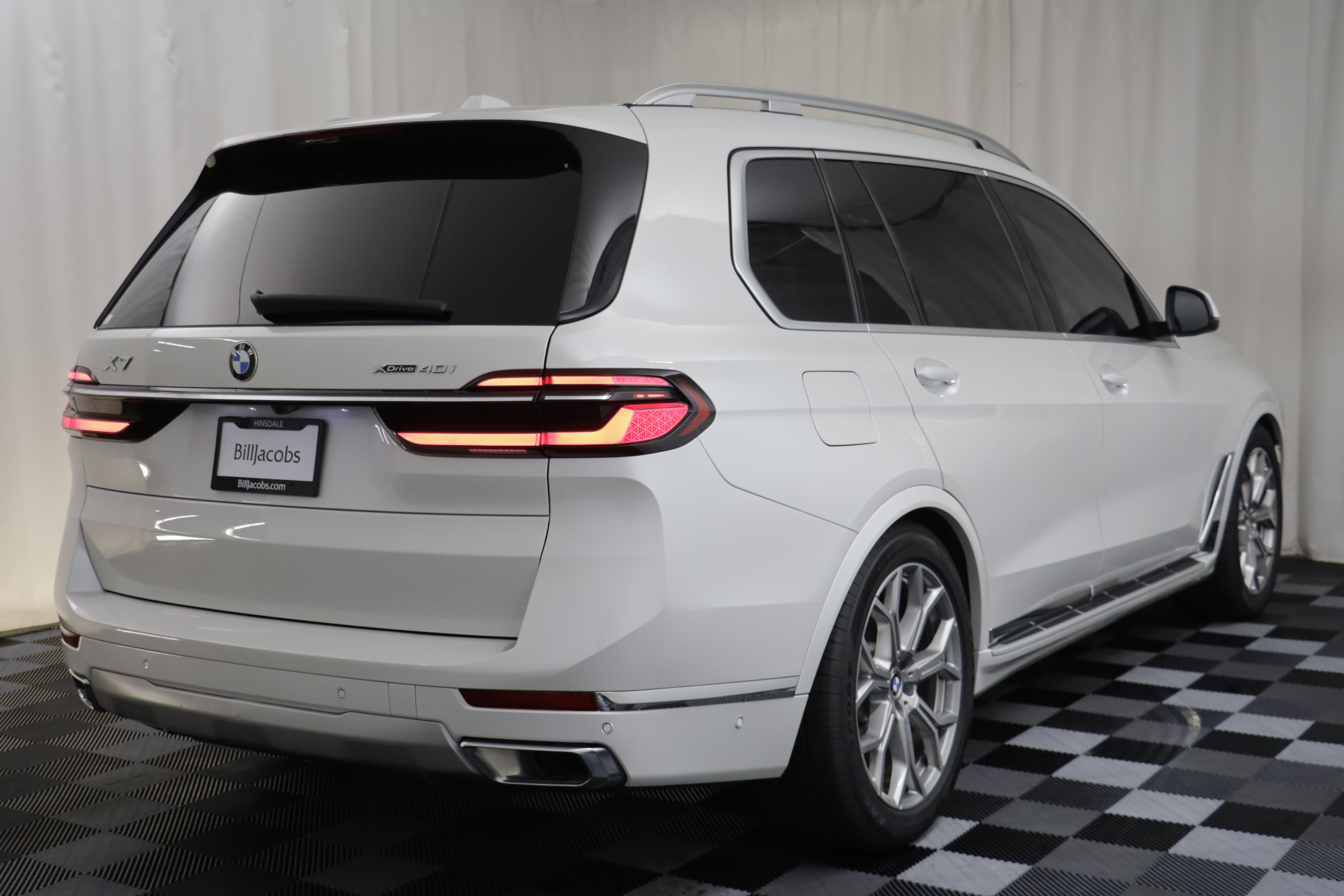 Used 2024 BMW X7 xDrive40i w/ Climate Comfort Package AWD/4WD image 16