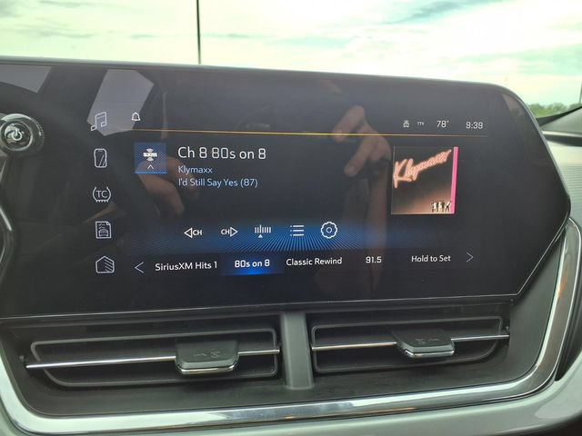 Used 2025 Chevrolet Trax LT FWD image 26
