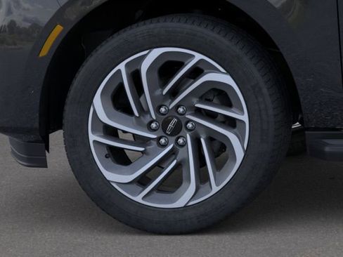 New 2026 Lincoln Navigator L Premier AWD/4WD image 19
