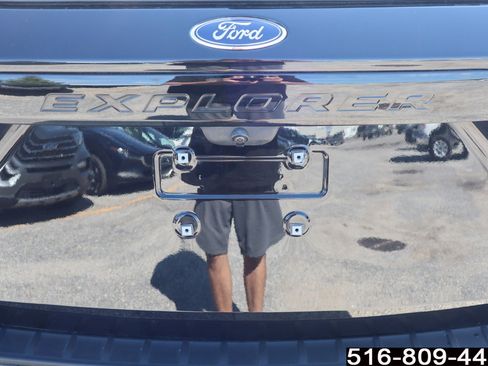 Used 2022 Ford Explorer ST w/ ST Street Pack image 35