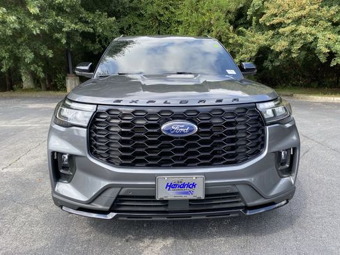Used 2025 Ford Explorer ST-Line w/ Premium Package RWD image 3