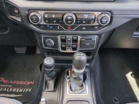 Used 2024 Jeep Wrangler Unlimited Sahara AWD/4WD image 19