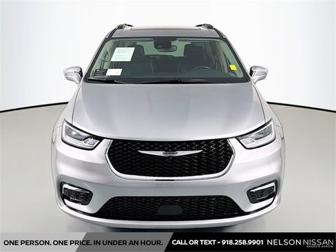 Used 2021 Chrysler Pacifica Limited w/ Premium & Safety Sphere Group image 2