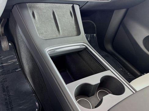 Used 2024 Tesla Model Y Long Range image 5