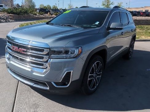 Used 2023 GMC Acadia SLT w/ Technology Package FWD image 3