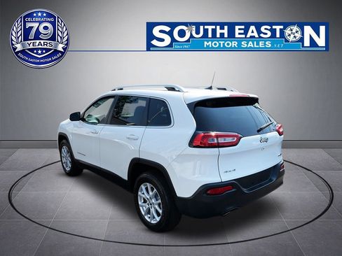 Used 2017 Jeep Cherokee Latitude w/ Cold Weather Group AWD/4WD image 5