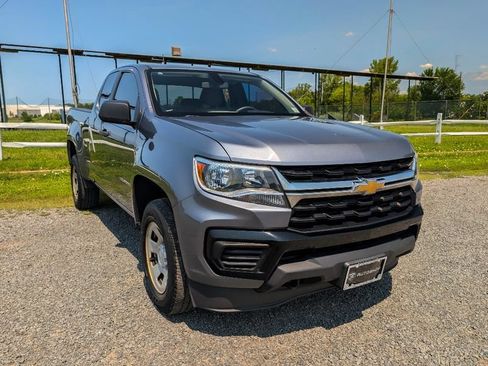 Used 2021 Chevrolet Colorado W/T AWD/4WD image 3