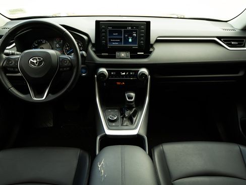 Used 2022 Toyota RAV4 XLE Premium image 19