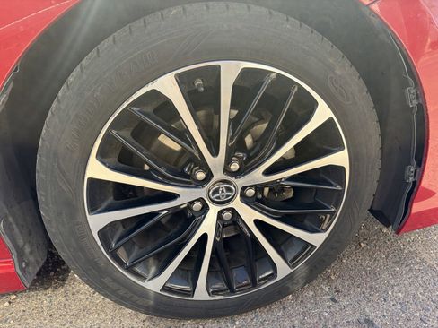 Used 2019 Toyota Camry SE w/ Carpet Mat Package FWD image 5