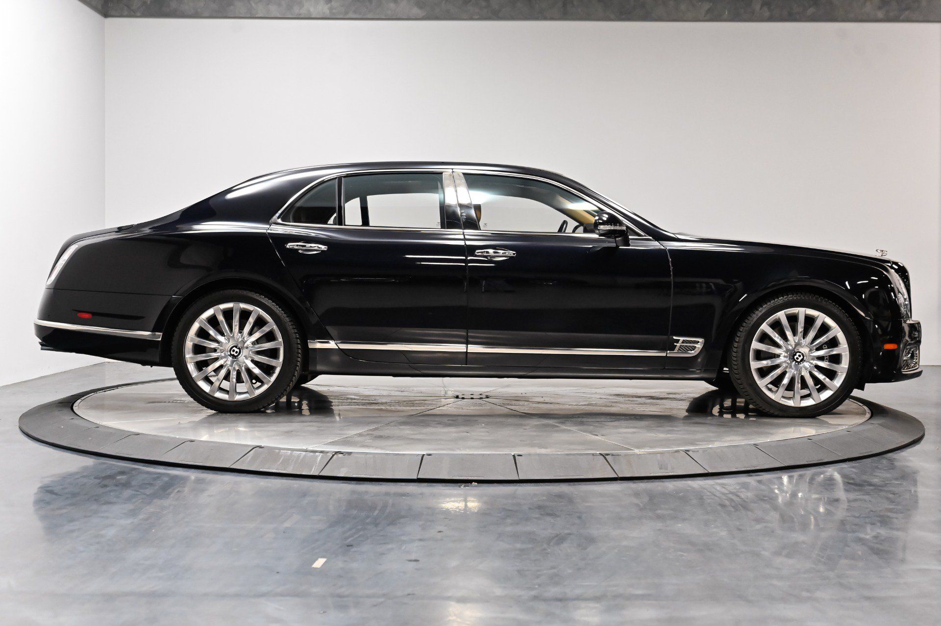 Used 2017 Bentley Mulsanne RWD image 14