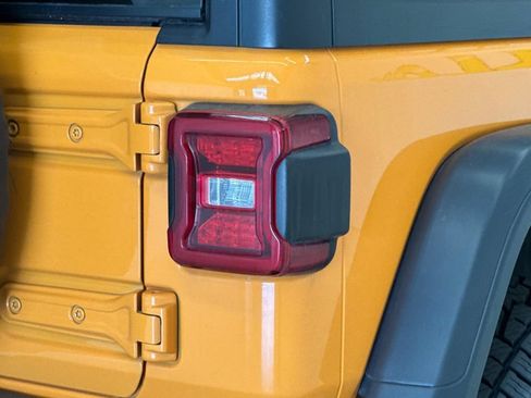 Used 2021 Jeep Wrangler Unlimited Rubicon AWD/4WD image 27