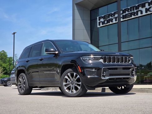 Used 2023 Jeep Grand Cherokee Overland w/ Adv Protech Group III AWD/4WD image 2