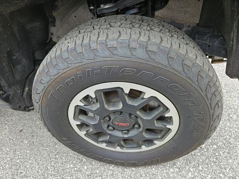 Used 2024 Toyota Tacoma TRD Off-Road image 12