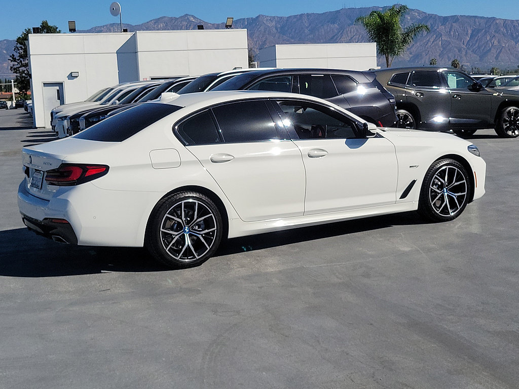 Used 2023 BMW 530e w/ M Sport Package RWD image 3