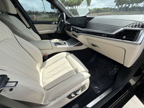 Used 2023 BMW X7 xDrive40i w/ Premium Package AWD/4WD image 15