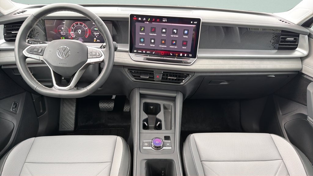 New 2026 Volkswagen Tiguan SE FWD image 13