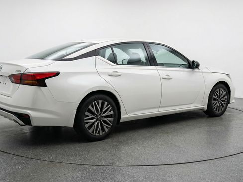 Used 2025 Nissan Altima 2.5 SV image 9