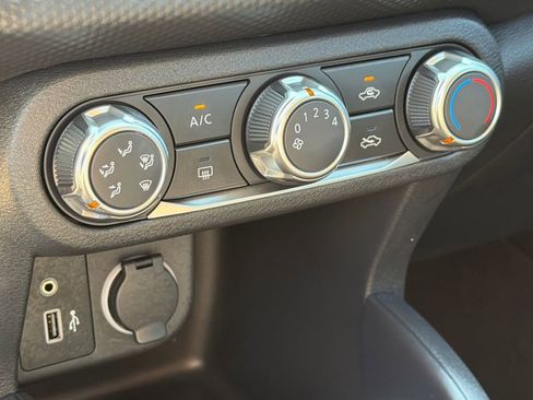 Certified 2025 Nissan Kicks Play S image 23