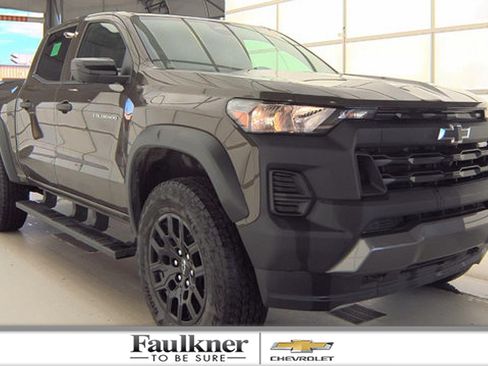 Used 2024 Chevrolet Colorado Trail Boss w/ Technology Package AWD/4WD image 1