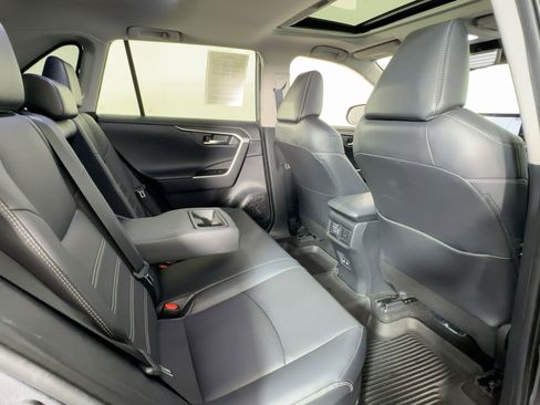Used 2020 Toyota RAV4 Limited image 30