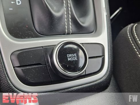 Used 2024 Hyundai Venue SEL FWD image 10