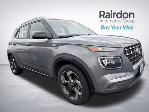 Used 2022 Hyundai Venue Limited FWD image 1