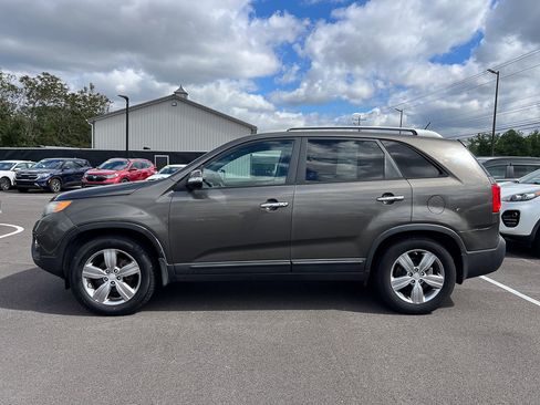 Used 2013 Kia Sorento EX w/ Premium Plus Pkg FWD image 2