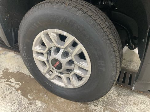 Used 2024 GMC Sierra 2500 SLE w/ SLE Convenience Package image 28