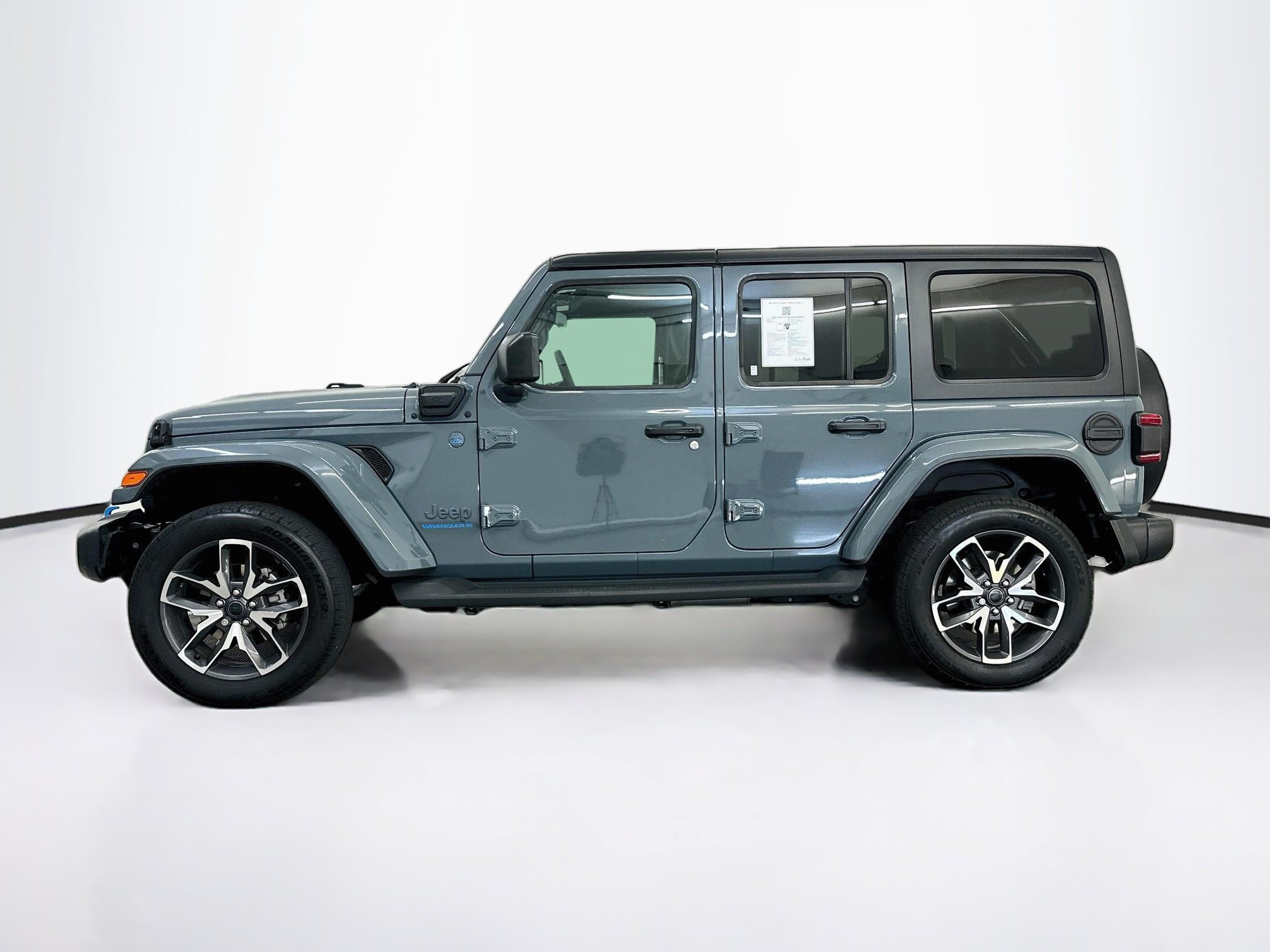 Used 2024 Jeep Wrangler Unlimited w/ Convenience Group AWD/4WD image 4