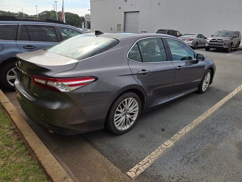 Used 2019 Toyota Camry XLE FWD image 8
