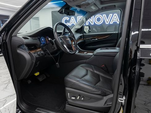 Used 2020 Cadillac Escalade ESV Premium Luxury AWD/4WD image 13