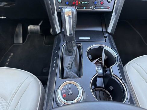 Used 2018 Ford Explorer Platinum image 32
