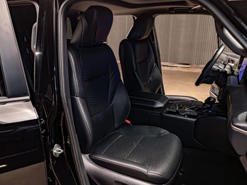 Used 2025 Toyota Land Cruiser image 27