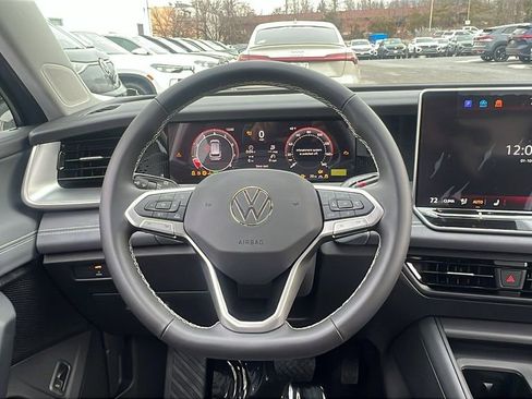 New 2026 Volkswagen Tiguan SE image 19