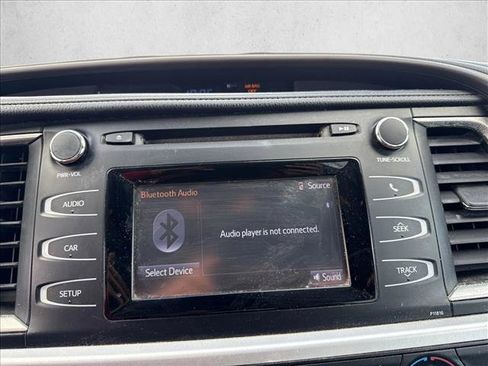Used 2019 Toyota Highlander LE FWD image 8