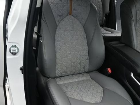 Used 2023 Toyota Highlander Bronze Edition AWD/4WD image 18