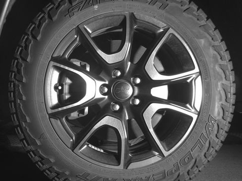 Used 2025 Jeep Compass Trailhawk image 12