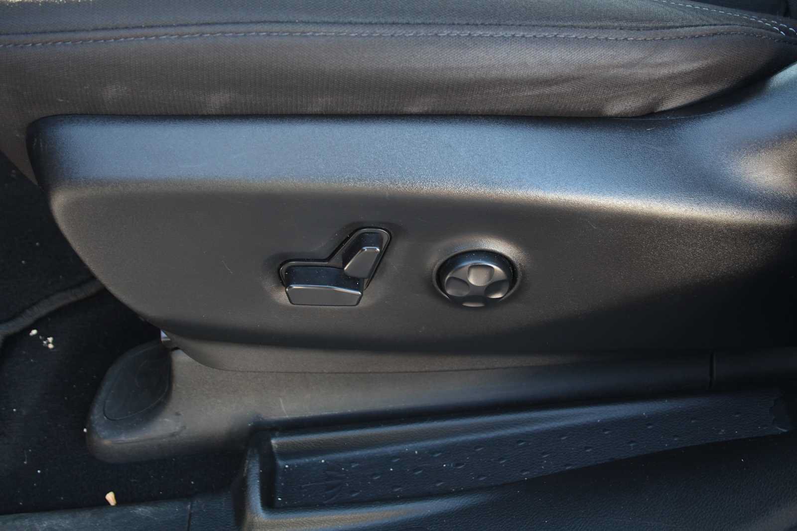 Used 2023 Chrysler Pacifica Touring FWD image 23