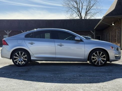 Used 2017 Volvo S60 T5 Inscription image 7