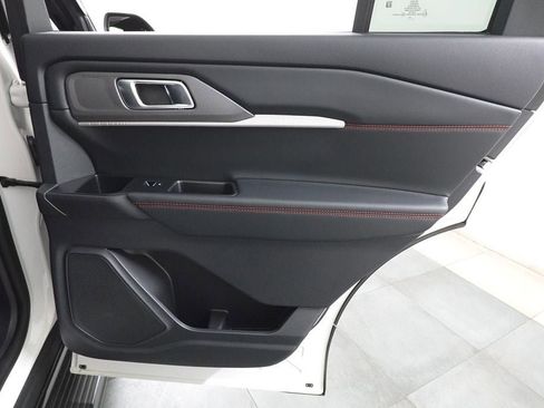 Used 2025 Ford Explorer ST image 28