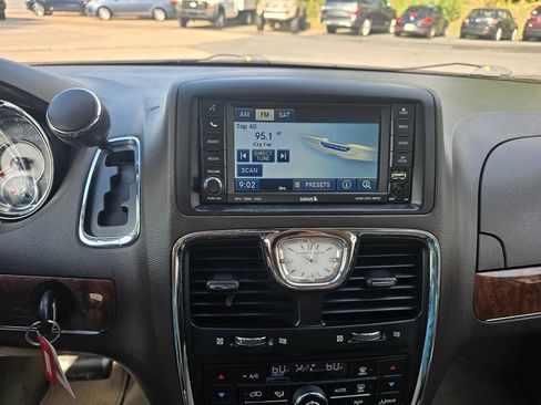 Used 2011 Chrysler Town & Country Touring-L w/ Entertainment Group #2 image 26