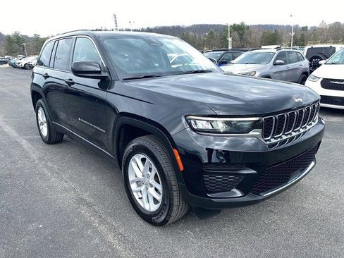 Certified 2023 Jeep Grand Cherokee Laredo X image 9